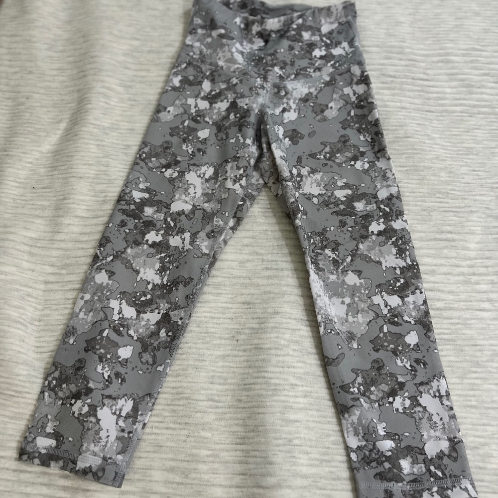 Grey Ink Blot Old Navy Capri Leggings
